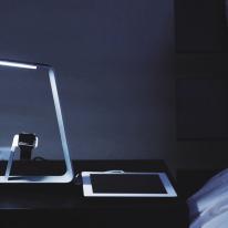 NuDock, la lámpara de mesa que cargará todos tus dispositivos Apple