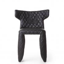 Monster Chair, cadeira com bordado