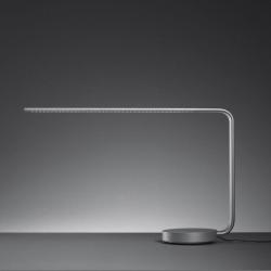 One Line Lâmpada de mesa LED One Line LED Lâmpada de mesa Estrutura en o Alumínio, abajur trasparente